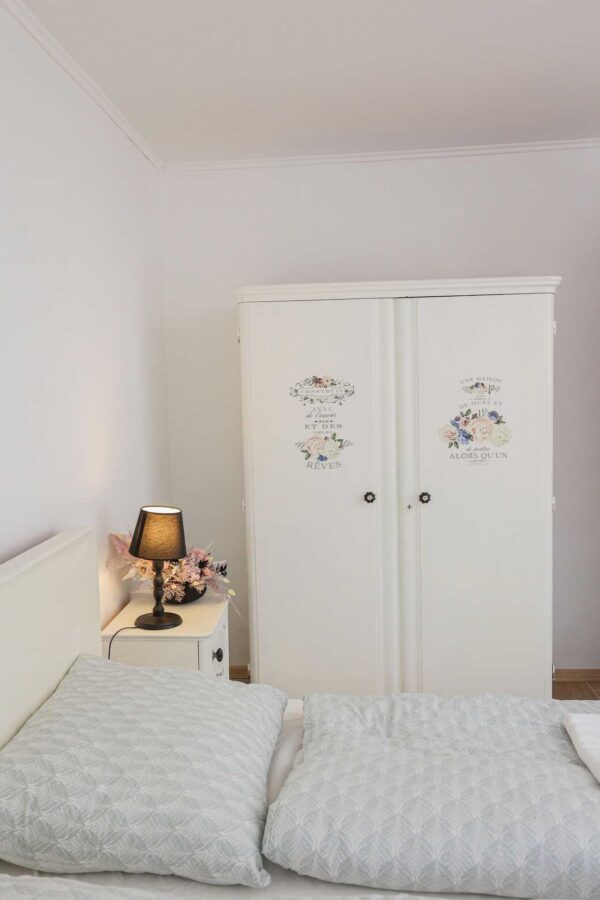 Fekete Gólya Fogadó Kőris apartman szoba