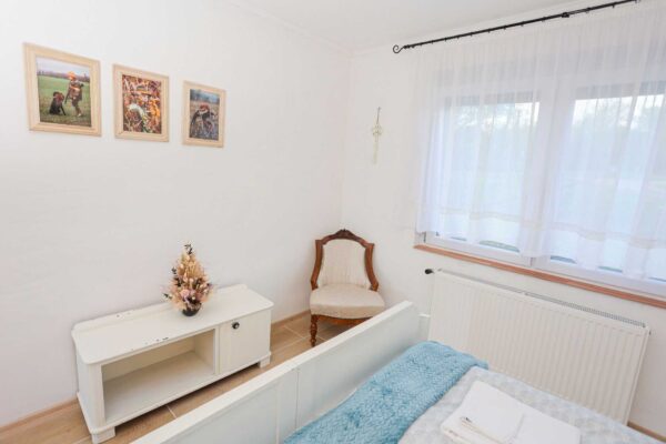 Fekete Gólya Fogadó Kőris apartman szoba